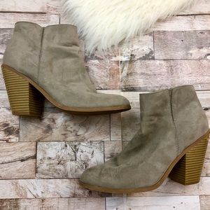 Banana Republic Ankle Boots Size 7.5
